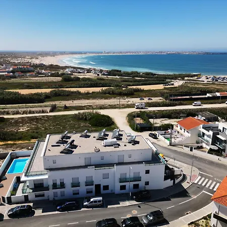 & Surf Lovers With Ac -