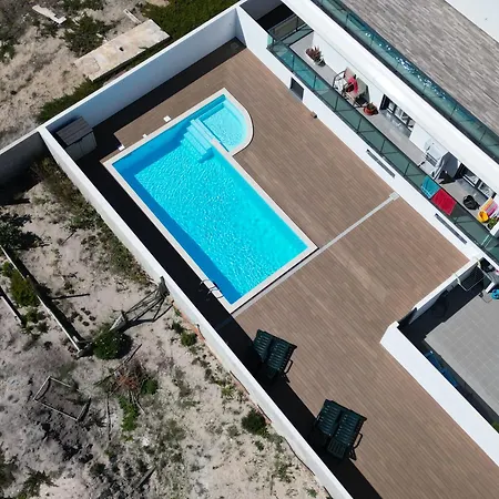 & Surf Lovers With Ac -