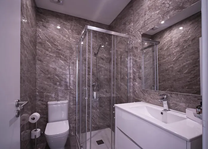 & Surf Lovers With Ac - *