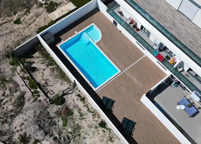 & Surf Lovers With Ac -